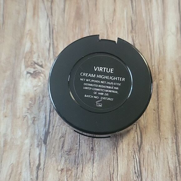 Laritzy Cream Highlighter in Virtue - Picture 7 of 8